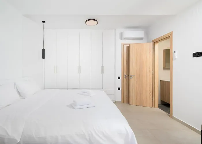 Petrus Luxury In Old - 3 Bedrooms & 3 Bathrooms Вілла