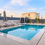 Petrus Luxury In Old - 3 Bedrooms & 3 Bathrooms *