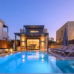 Villa Petrus Luxury In Old - 3 Bedrooms & 3 Bathrooms *