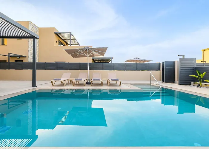 Petrus Luxury In Old - 3 Bedrooms & 3 Bathrooms Vilă Hersonissos (Crete)