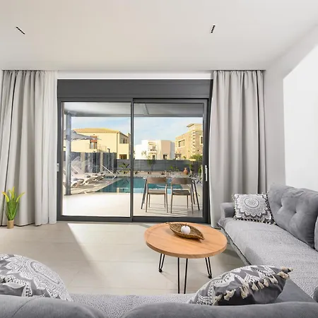 Petrus Luxury In Old - 3 Bedrooms & 3 Bathrooms Villa *