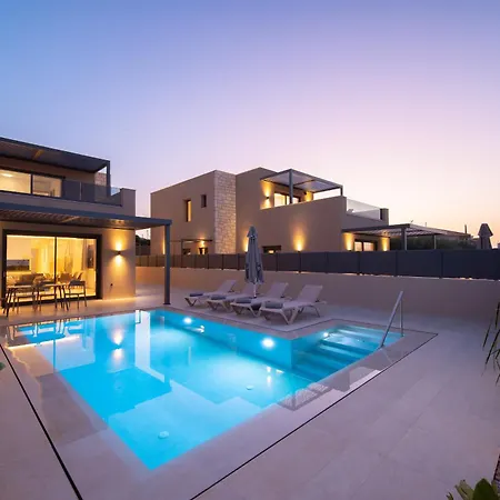 Villa Petrus Luxury In Old - 3 Bedrooms & 3 Bathrooms