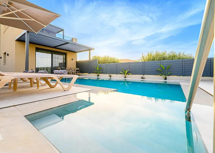 Petrus Luxury In Old - 3 Bedrooms & 3 Bathrooms וילה הרסוניסוס