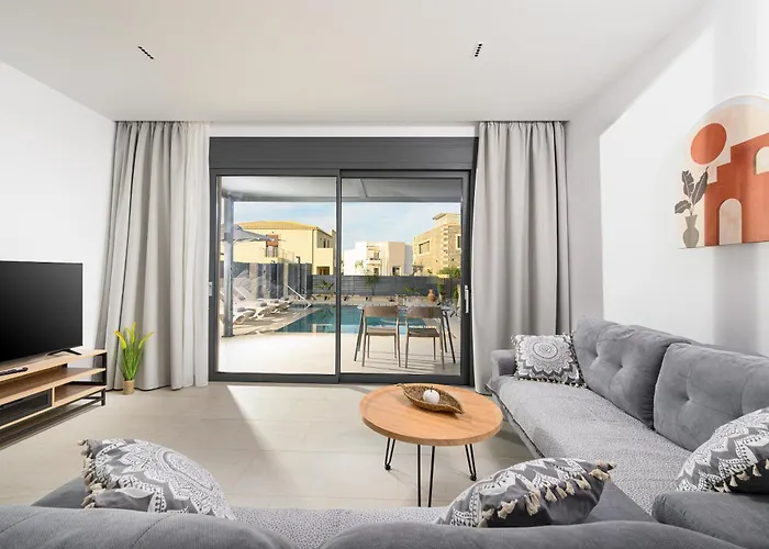 Petrus Luxury In Old - 3 Bedrooms & 3 Bathrooms Villa *