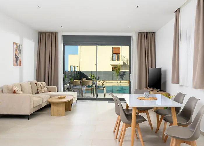 Villa Petrus Luxury In Old - 3 Bedrooms & 3 Bathrooms