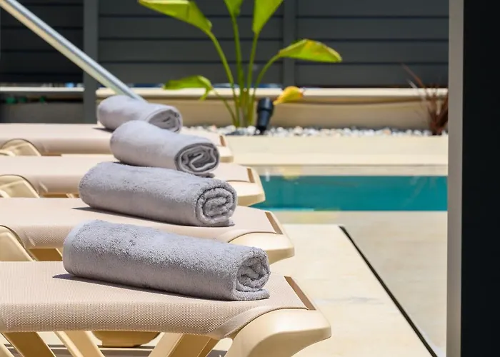 Petrus Luxury In Old - 3 Bedrooms & 3 Bathrooms Villa