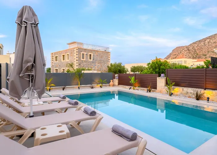 Petrus Luxury In Old - 3 Bedrooms & 3 Bathrooms הרסוניסוס