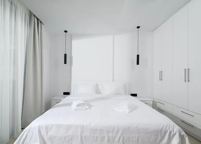 Villa Petrus Luxury In Old - 3 Bedrooms & 3 Bathrooms *