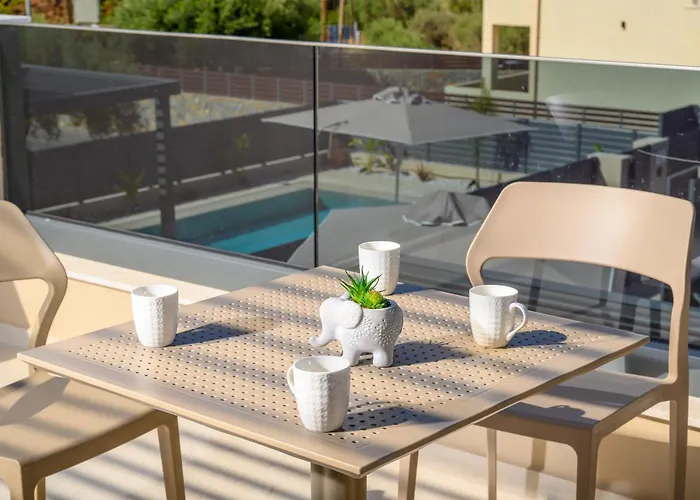 Petrus Luxury In Old - 3 Bedrooms & 3 Bathrooms וילה הרסוניסוס