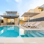 Petrus Luxury In Old - 3 Bedrooms & 3 Bathrooms 헐소니소스
