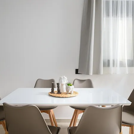 Villa Petrus Luxury In Old - 3 Bedrooms & 3 Bathrooms
