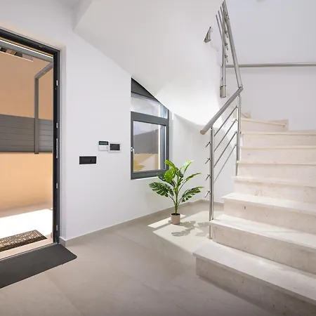 Villa Petrus Luxury In Old - 3 Bedrooms & 3 Bathrooms *